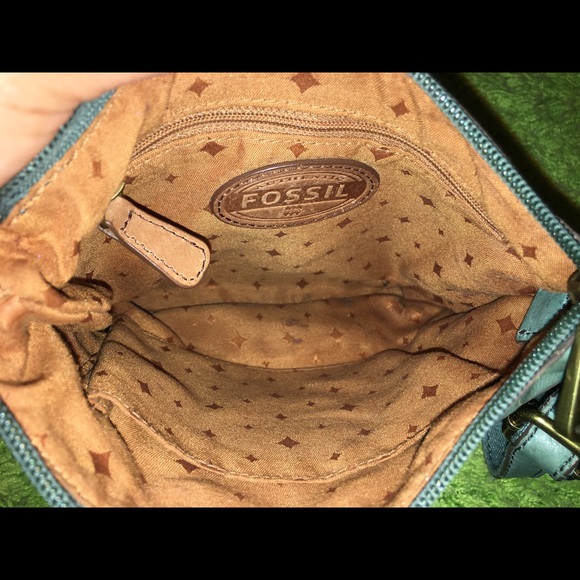 Clearance 🛍 Light blue fossil crossbody. - Picture 4 of 6